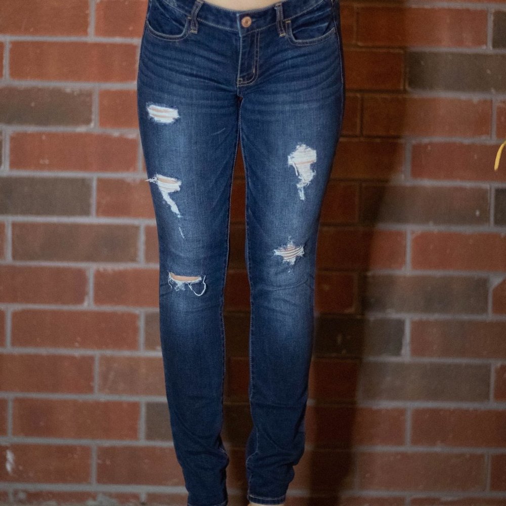 AMERICAN EAGLE Distressed Skinny Jeans